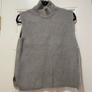 Abercrombie Gray Sleeveless Turtleneck Sweater size M